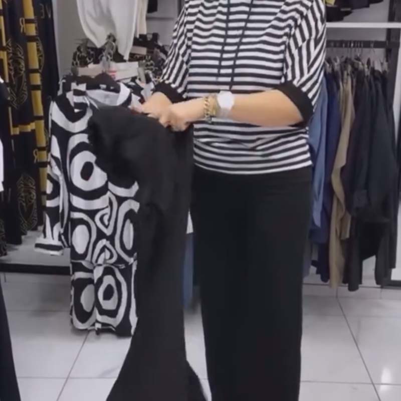 Ensemble pour femme : haut rayé et pantalon de couleur unie