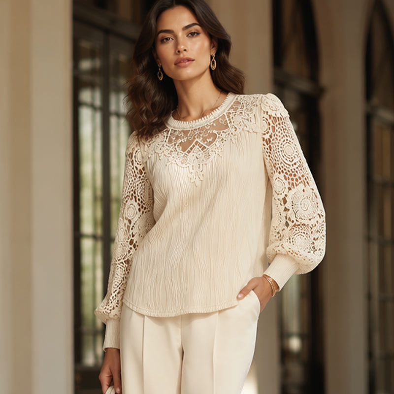 Top feminino elegante em patchwork de renda