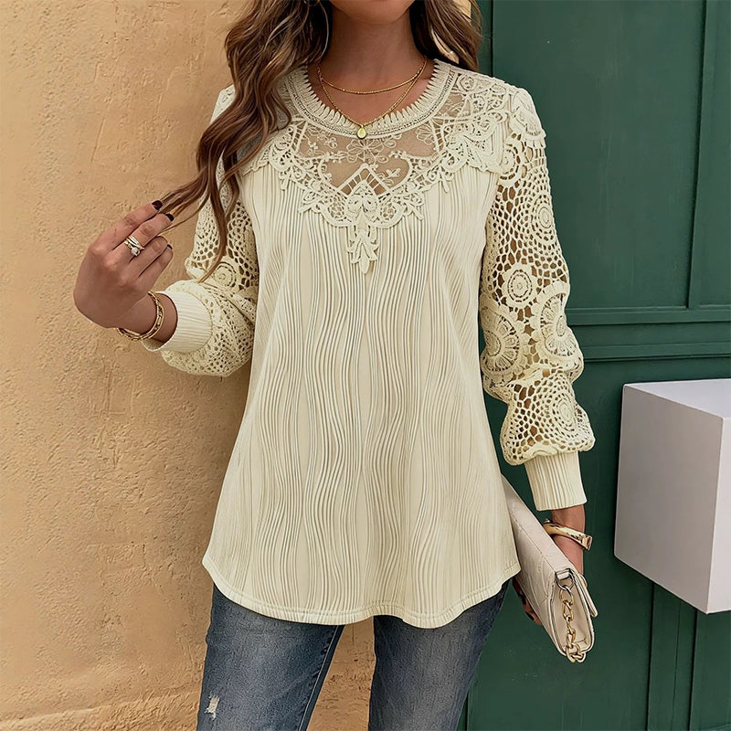 Top feminino elegante em patchwork de renda