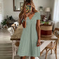 ✨👗Vestido com decote em V e aberturas, com acabamento recortado – Leve e romântico, ideal para festas no jardim ou brunch 🌿